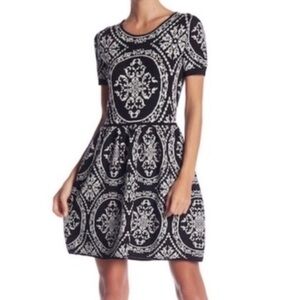 Romeo + Juliet Couture stretch sweater dress fit and flare back zip M